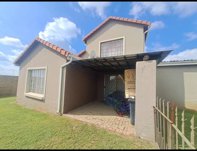 4 BEDROOM TOWNHOUSE FOR SALE IN WATERKLOOF